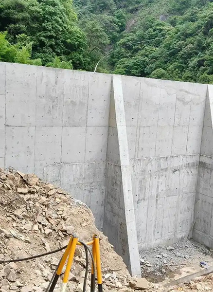 南京浦口区重力式挡土墙